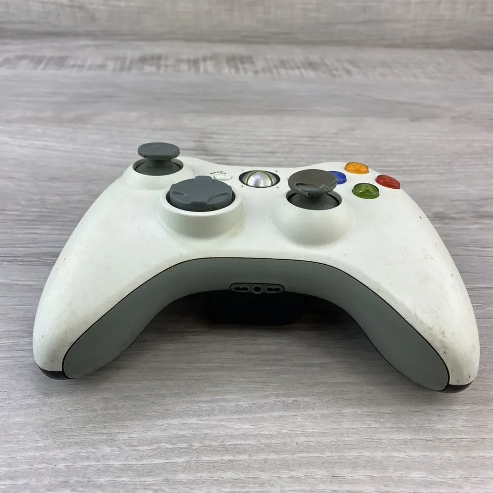 Microsoft Xbox 360 Wireless Gaming Controller - White (Model 1403)